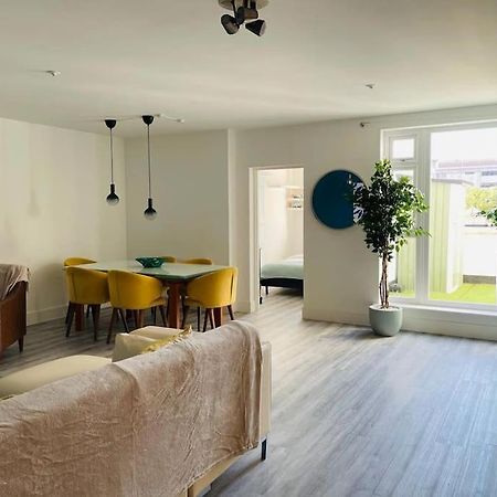 Stunning Huge Openplan 2Bed Flat Apartman Woking Kültér fotó