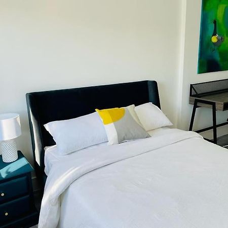 Stunning Huge Openplan 2Bed Flat Apartman Woking Kültér fotó