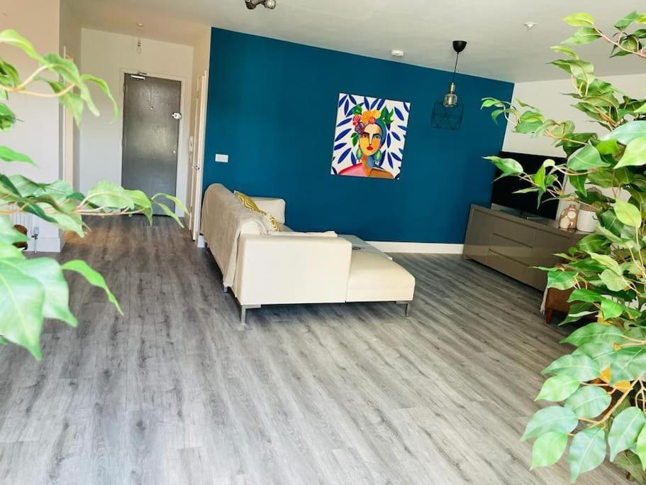 Stunning Huge Openplan 2Bed Flat Apartman Woking Kültér fotó
