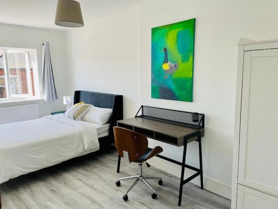 Stunning Huge Openplan 2Bed Flat Apartman Woking Kültér fotó